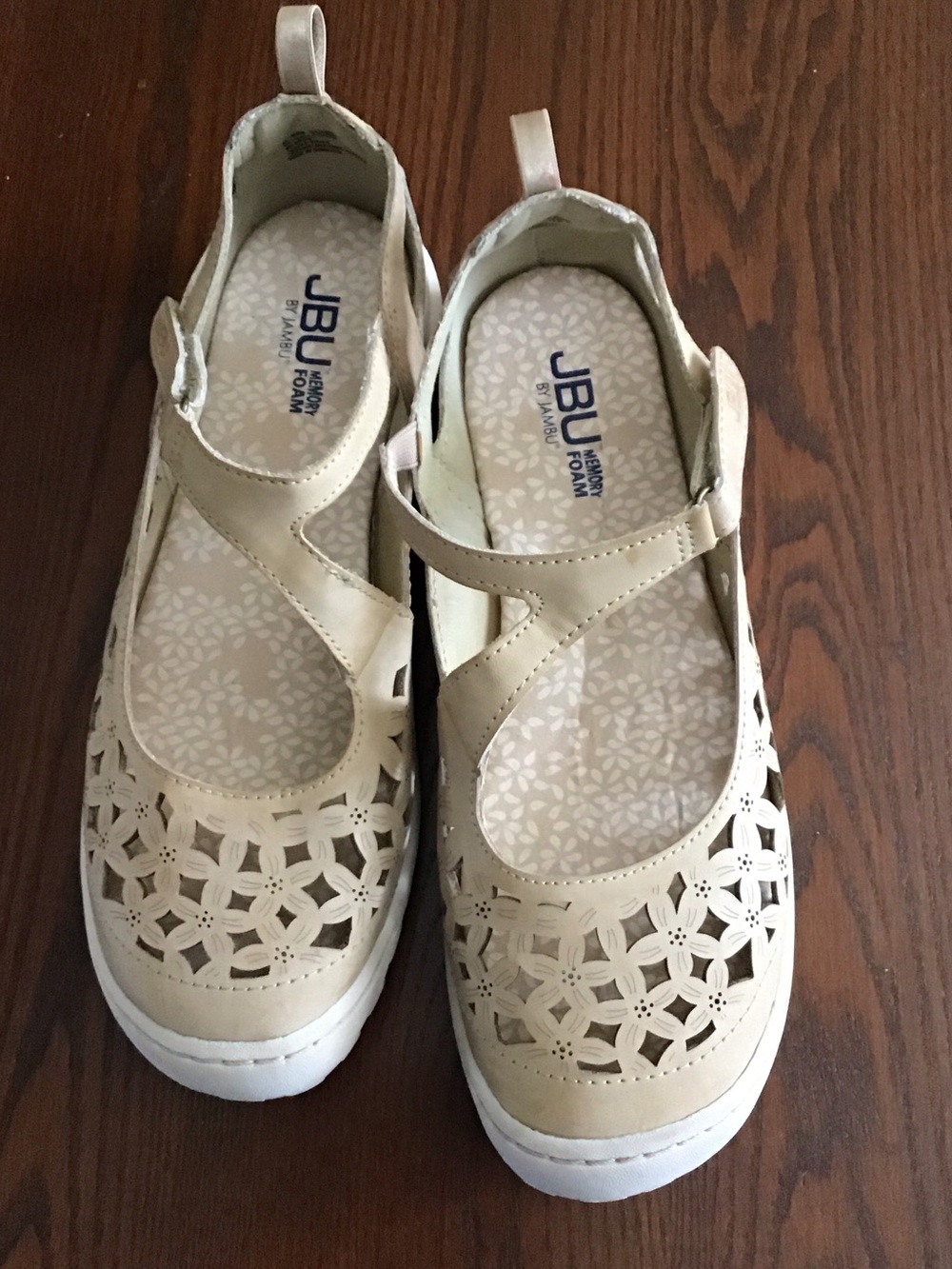 JBU Cream Laser-Cut Mary Jane Casual Sneakers